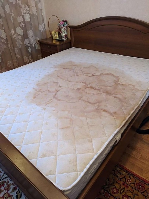 Удаление пятен с матраса